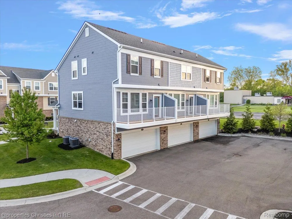 4953 Treeside Lane Troy City, MI 48098