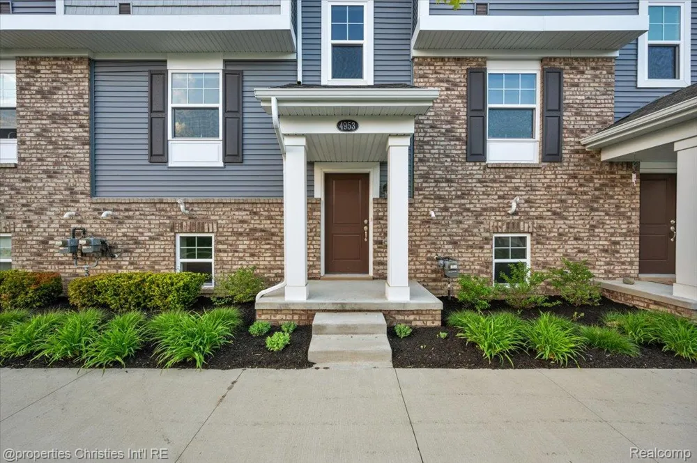 4953 Treeside Lane Troy City, MI 48098