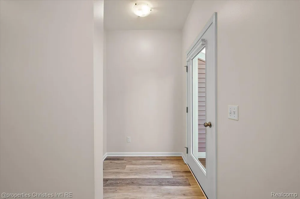 4953 Treeside Lane Troy City, MI 48098
