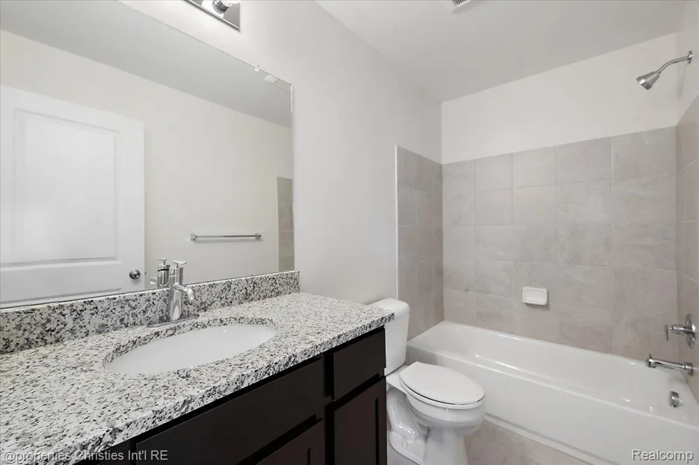 4953 Treeside Lane Troy City, MI 48098