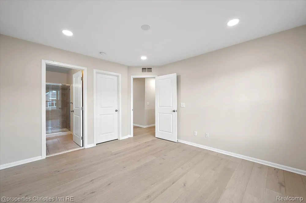 4953 Treeside Lane Troy City, MI 48098