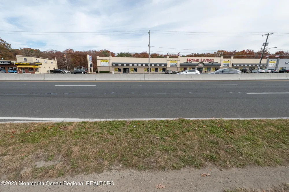 9 Us 9 Howell, NJ 07728