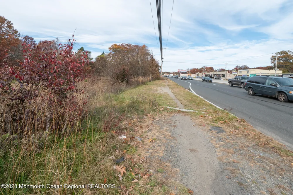 9 Us 9 Howell, NJ 07728