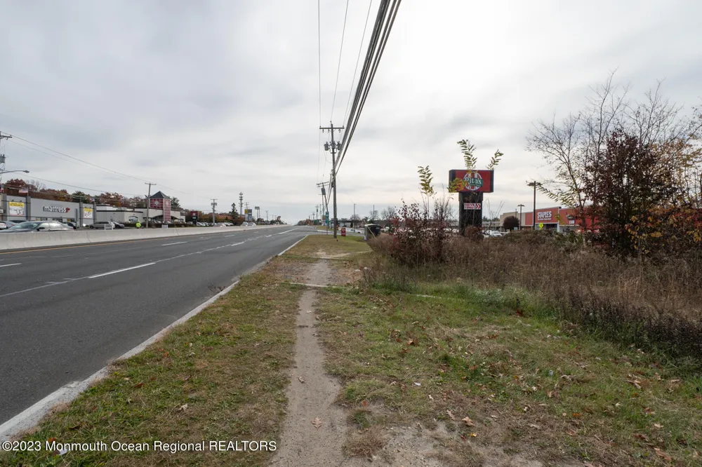 9 Us 9 Howell, NJ 07728