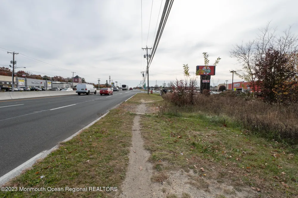 9 Us 9 Howell, NJ 07728