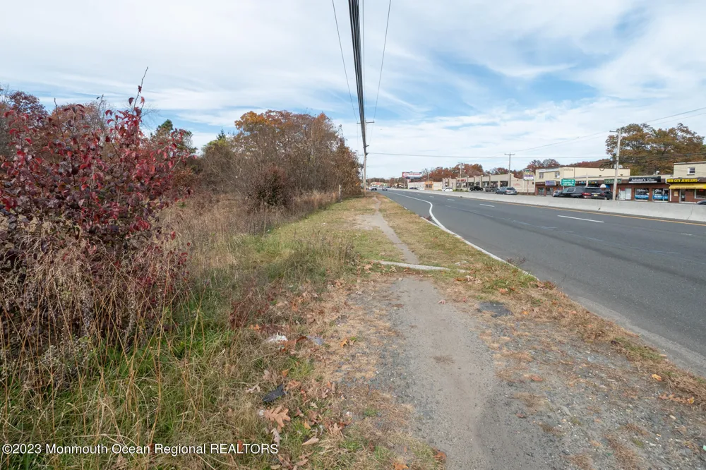 9 Us 9 Howell, NJ 07728