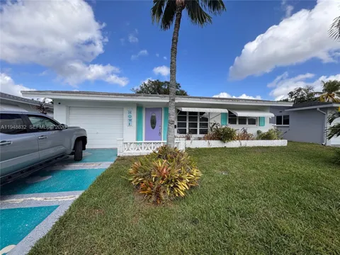 4705 NW 44th Ct
