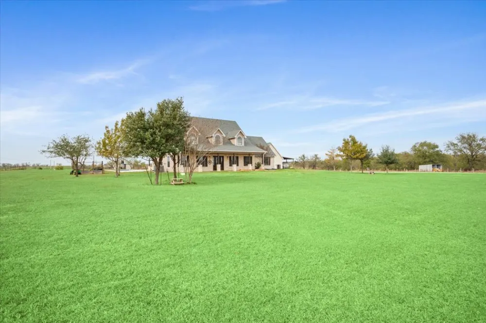 8600 Five Wells Road Rogers, TX 76569