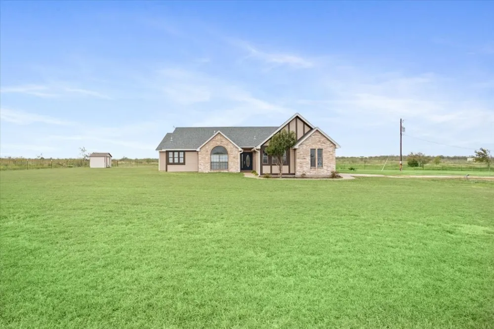 8600 Five Wells Road Rogers, TX 76569
