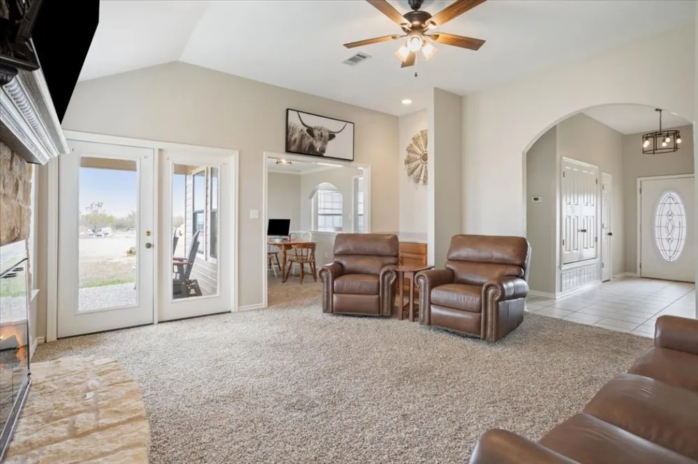 8600 Five Wells Road Rogers, TX 76569