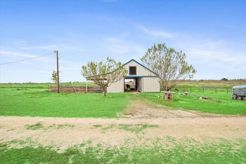 8600 Five Wells Road Rogers, TX 76569
