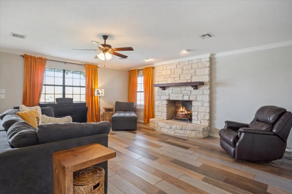 8600 Five Wells Road Rogers, TX 76569