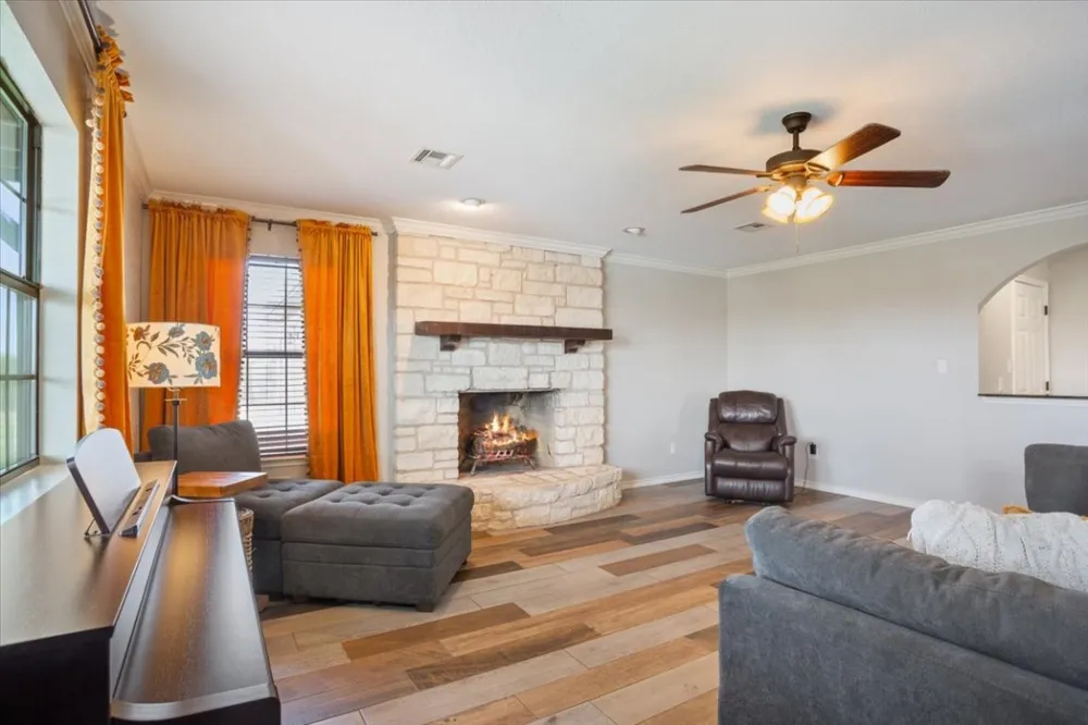 8600 Five Wells Road Rogers, TX 76569
