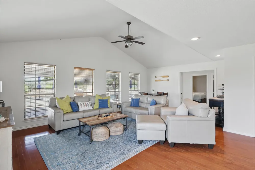 186 W Hells Gate Drive Strawn, TX 76475