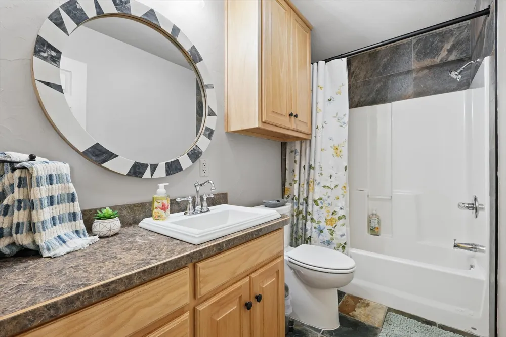 186 W Hells Gate Drive Strawn, TX 76475