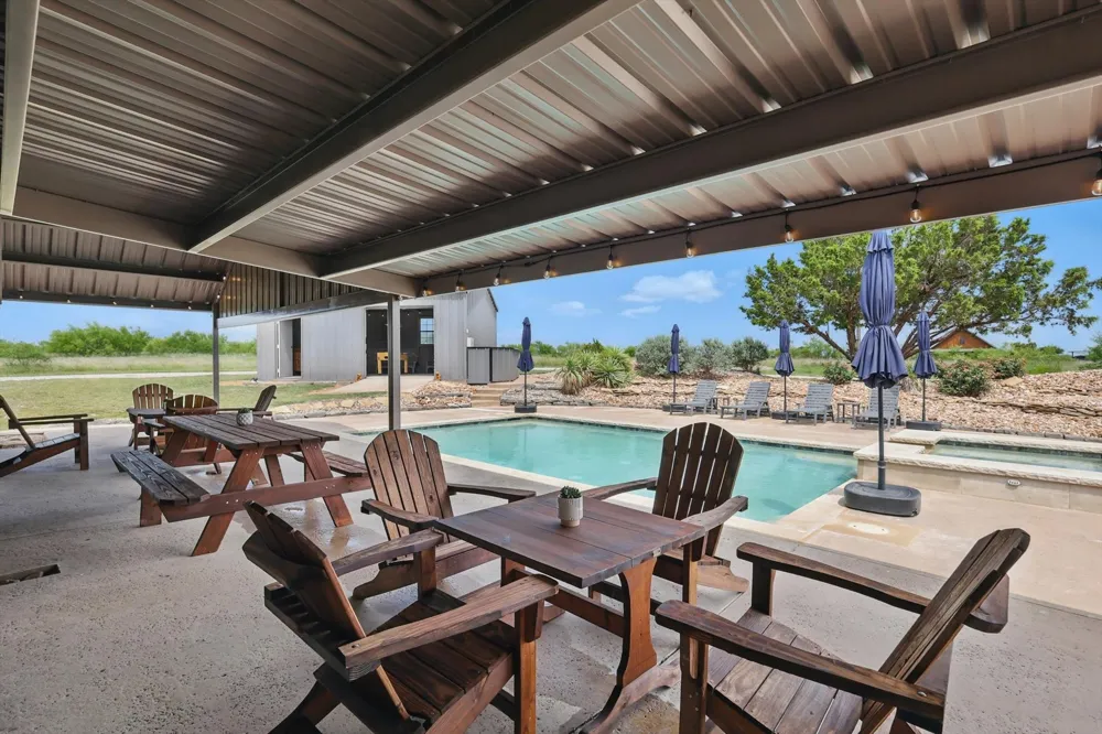 186 W Hells Gate Drive Strawn, TX 76475