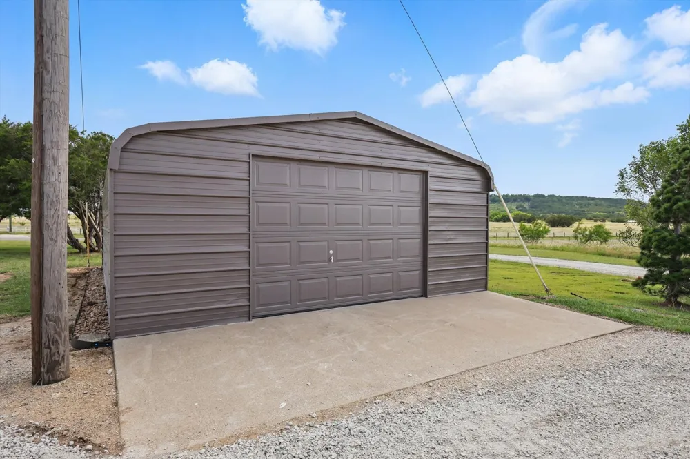 186 W Hells Gate Drive Strawn, TX 76475