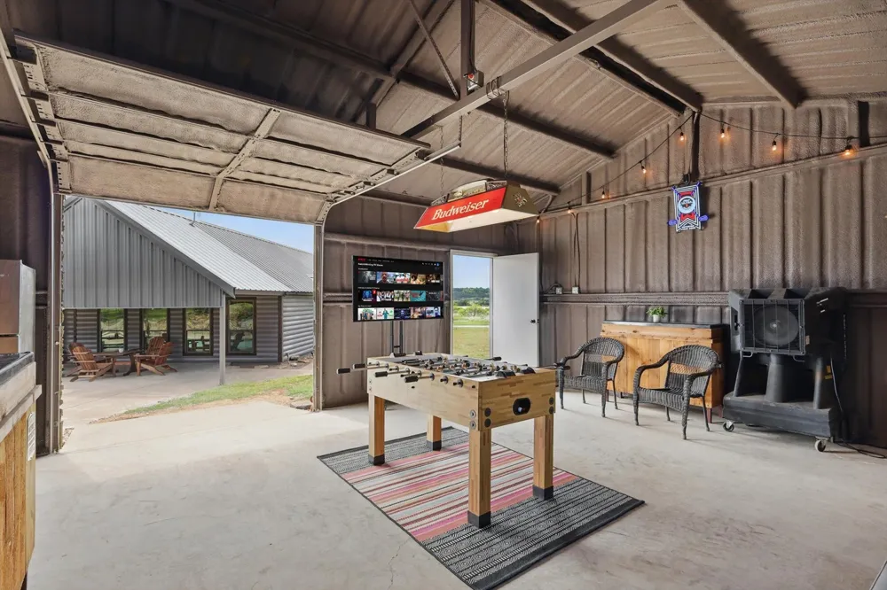 186 W Hells Gate Drive Strawn, TX 76475
