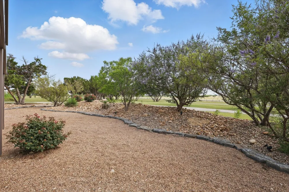 186 W Hells Gate Drive Strawn, TX 76475