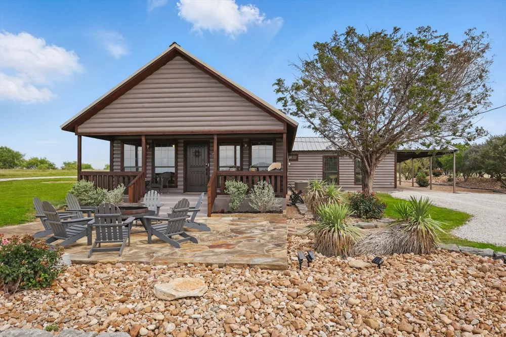 186 W Hells Gate Drive Strawn, TX 76475