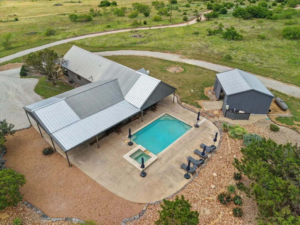 186 W Hells Gate Drive Strawn, TX 76475