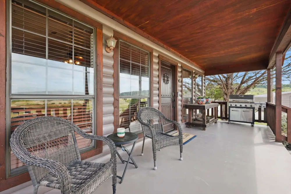 186 W Hells Gate Drive Strawn, TX 76475