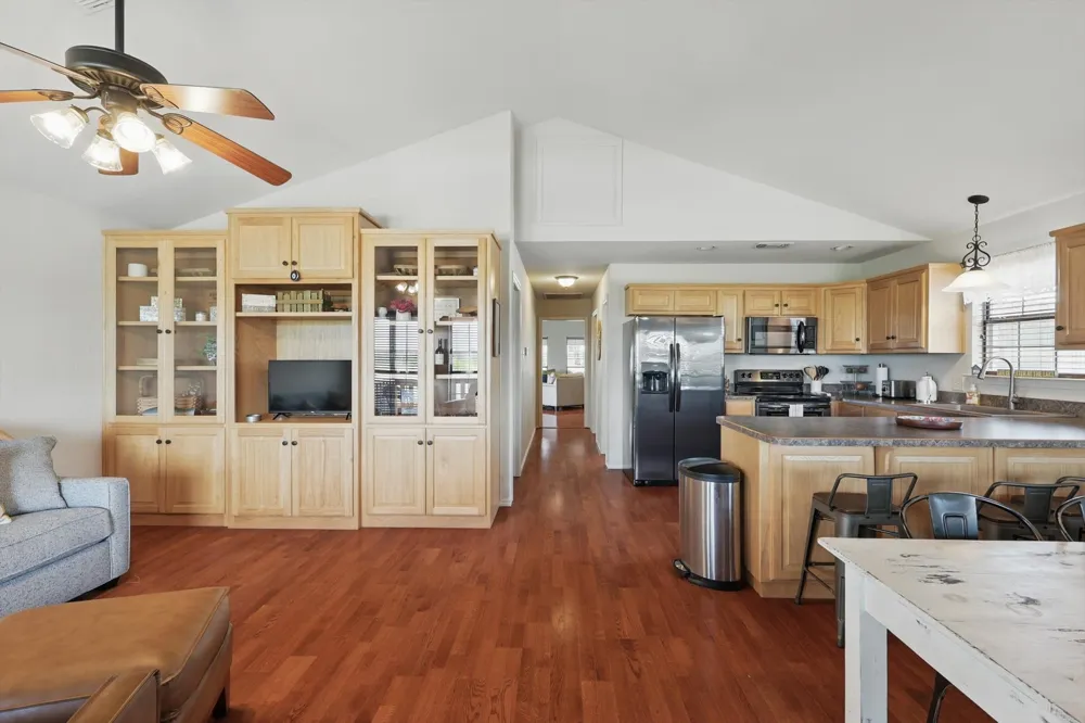 186 W Hells Gate Drive Strawn, TX 76475