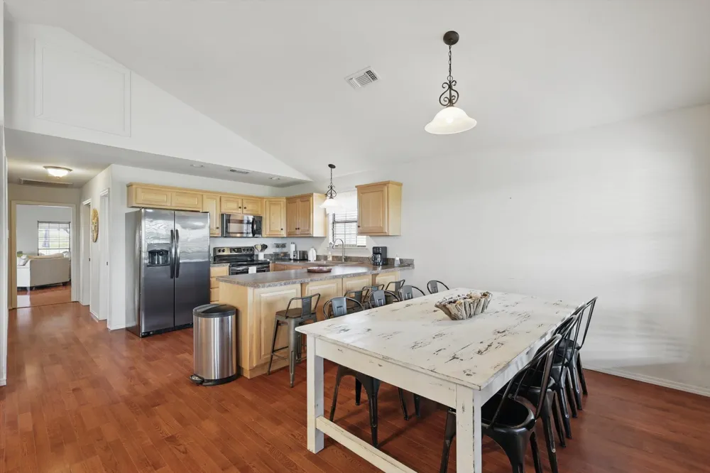 186 W Hells Gate Drive Strawn, TX 76475