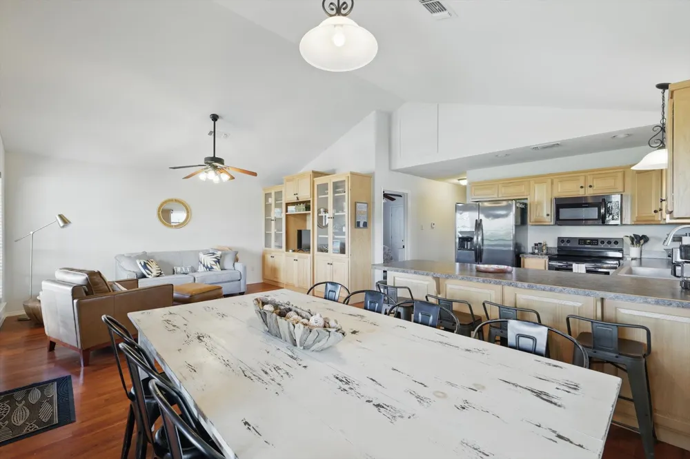 186 W Hells Gate Drive Strawn, TX 76475