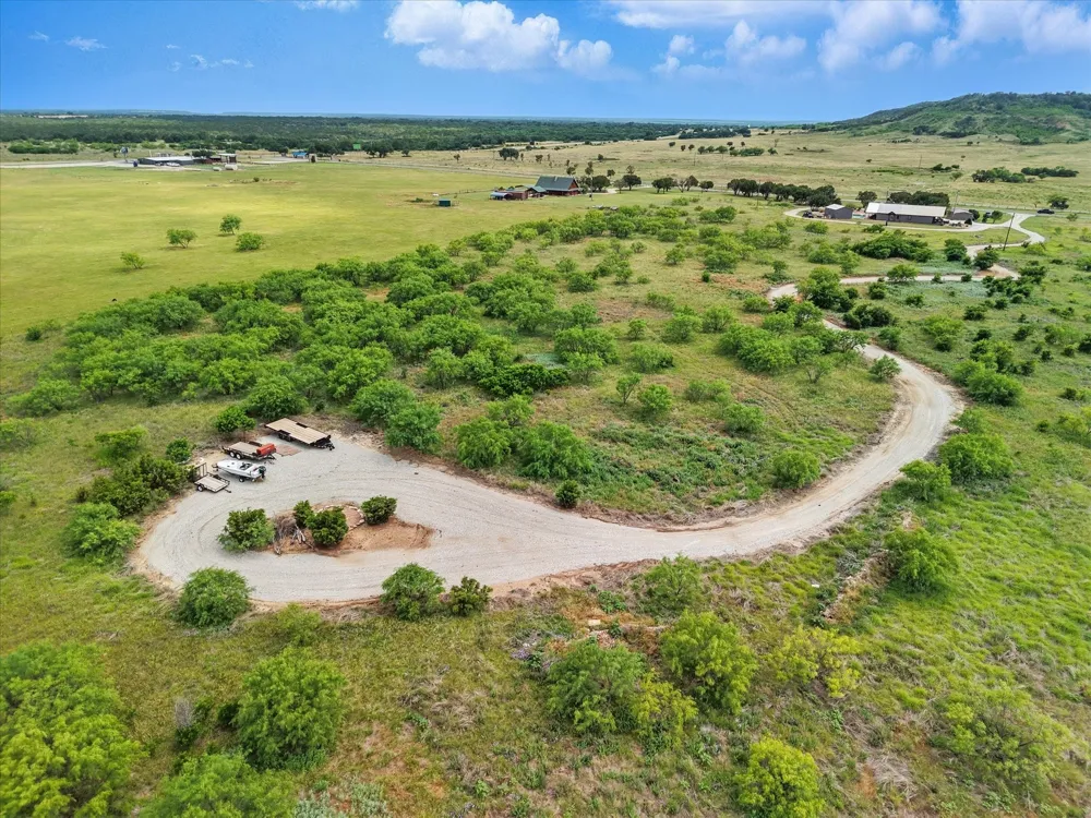186 W Hells Gate Drive Strawn, TX 76475