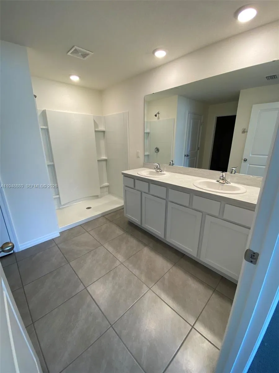 4961 SW 88 PL ocala, FL 34476