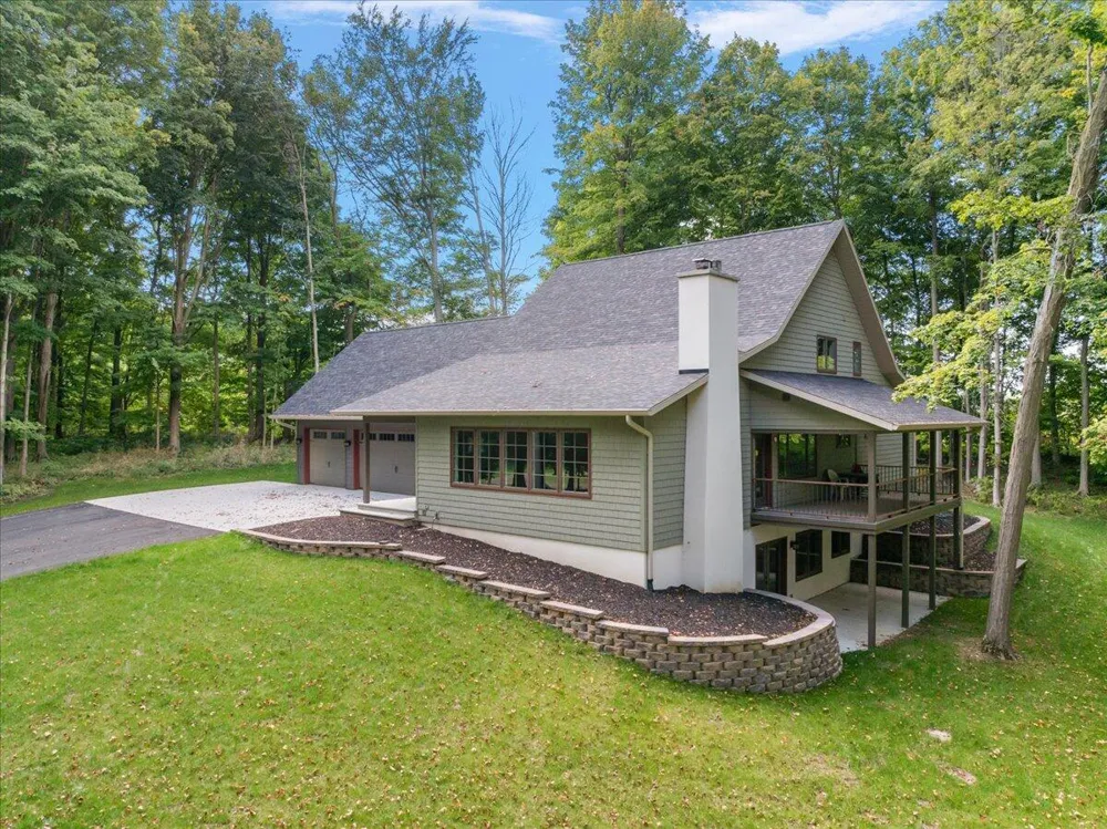 8806 Lakewood Trail Berrien Center, MI 49102