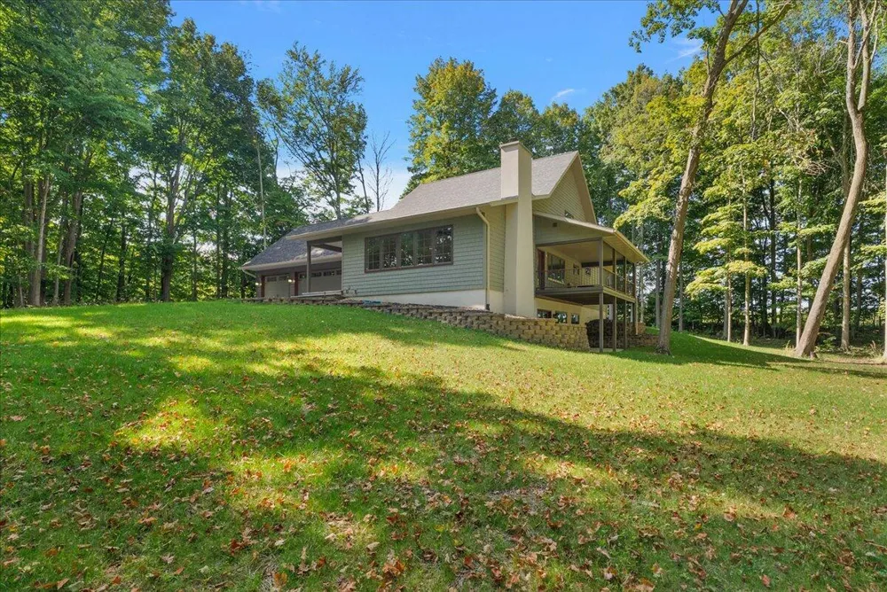 8806 Lakewood Trail Berrien Center, MI 49102