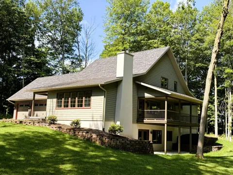 8806 Lakewood Trail