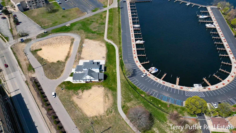 960 Boardwalk Cove Drive Muskegon, MI 49441