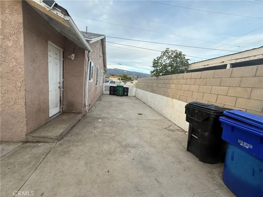 26079 9th Highland, CA 92346
