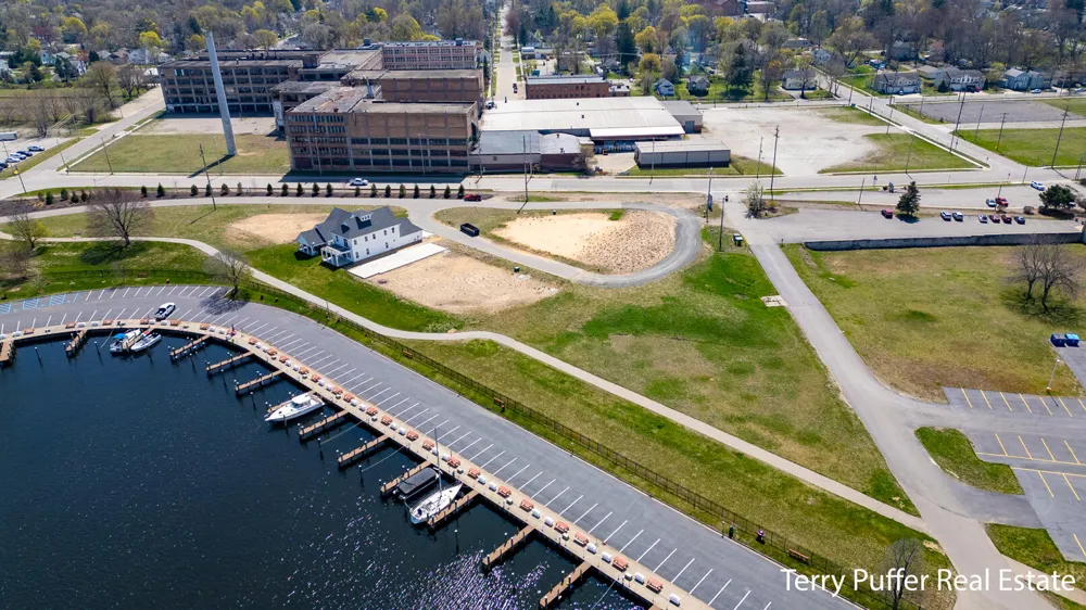 1008 Boardwalk Cove Drive Muskegon, MI 49441