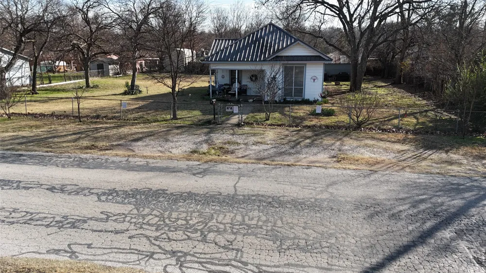213 W Eldred Street #1 Burleson, TX 76028