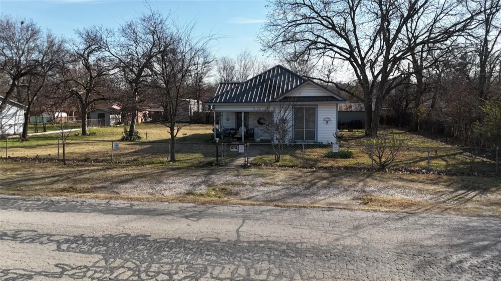 213 W Eldred Street #1 Burleson, TX 76028