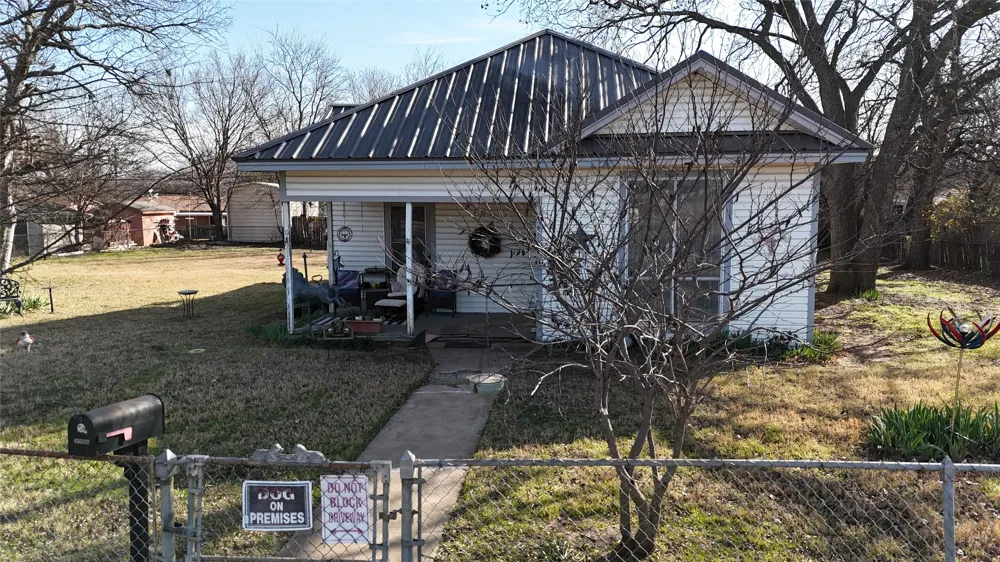 213 W Eldred Street #1 Burleson, TX 76028