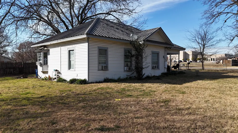 213 W Eldred Street #1 Burleson, TX 76028