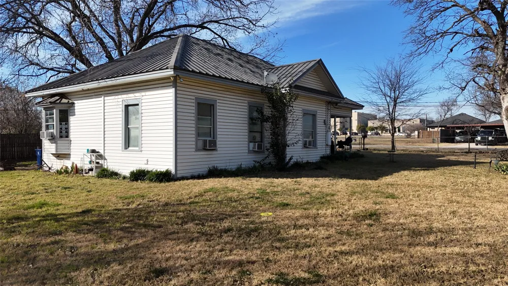 213 W Eldred Street #1 Burleson, TX 76028
