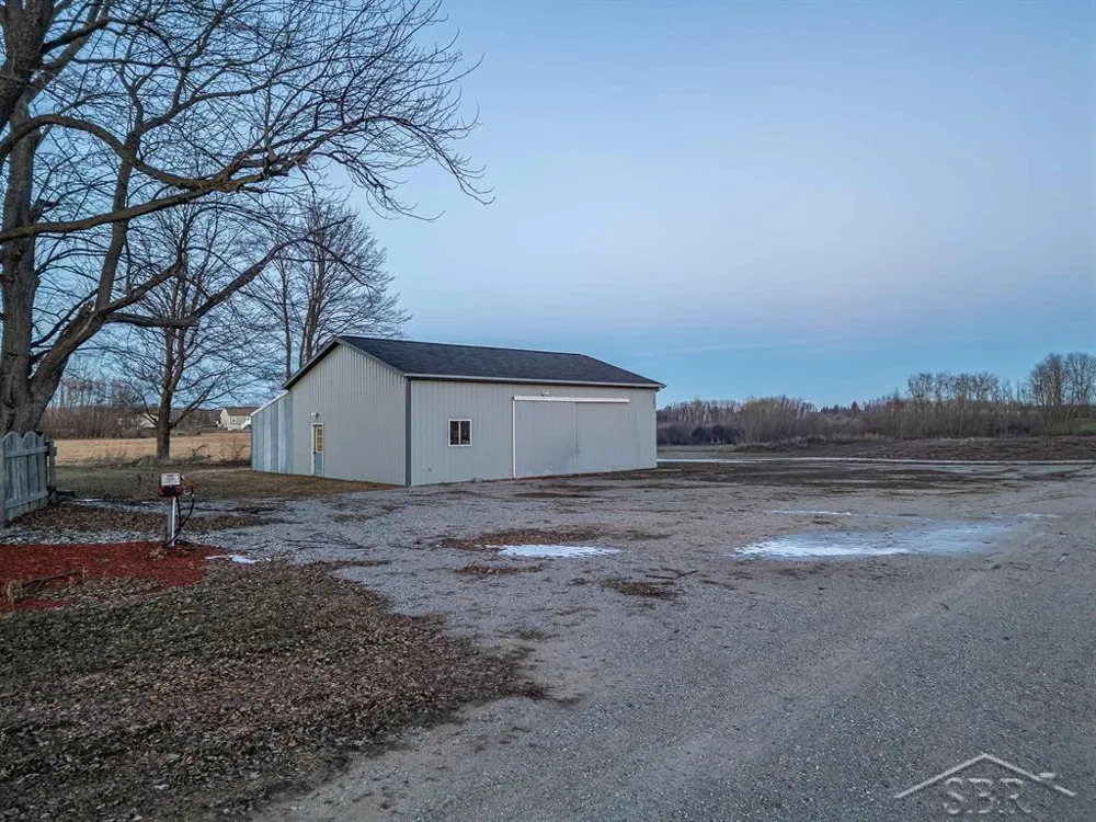 6408 Five Mile Road Hope Township, MI 48628