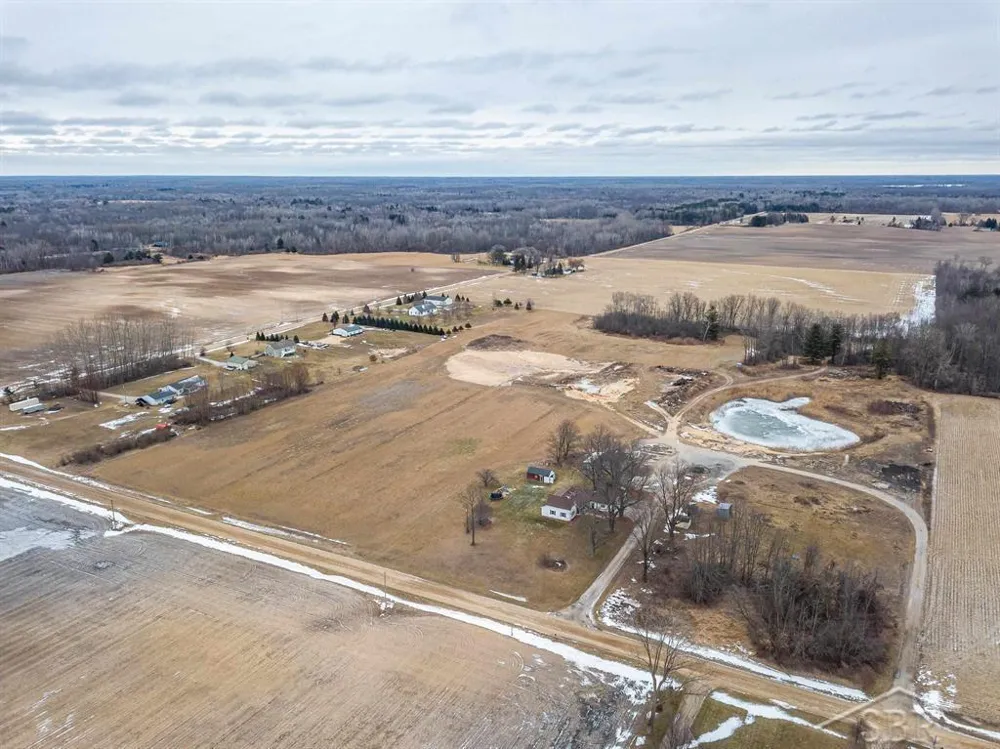6408 Five Mile Road Hope Township, MI 48628