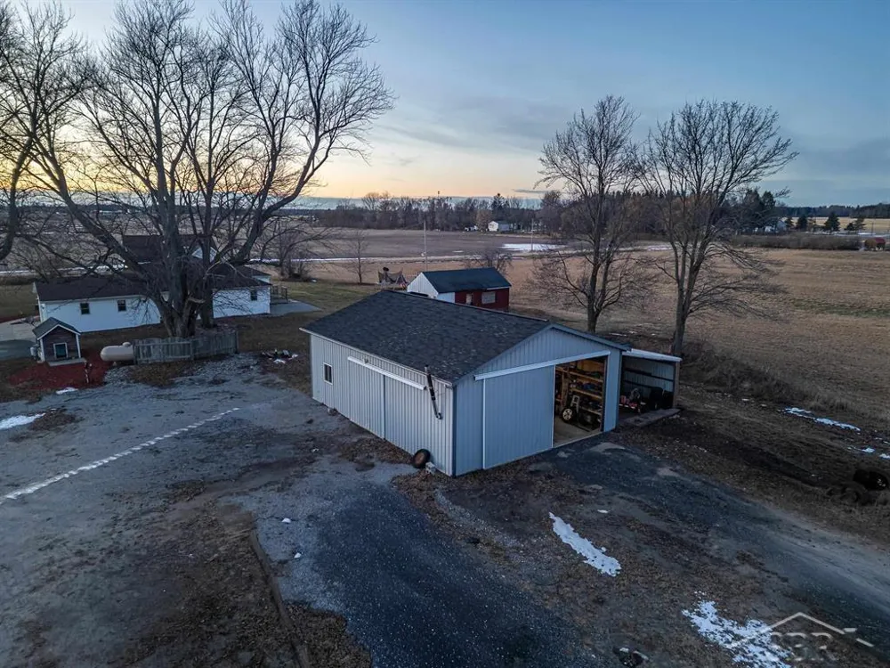 6408 Five Mile Road Hope Township, MI 48628