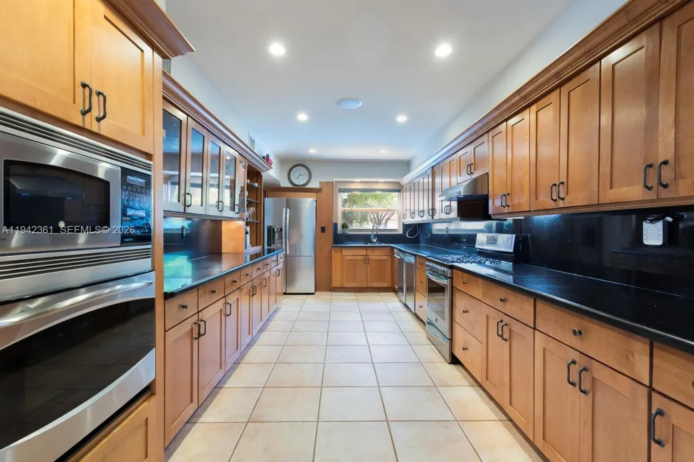 360 SW 28th Rd Miami, FL 33129