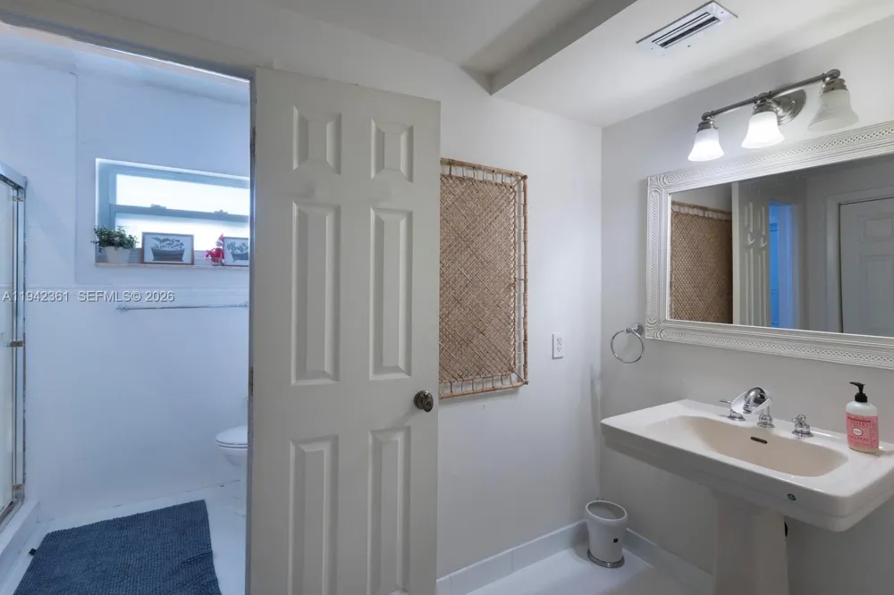360 SW 28th Rd Miami, FL 33129