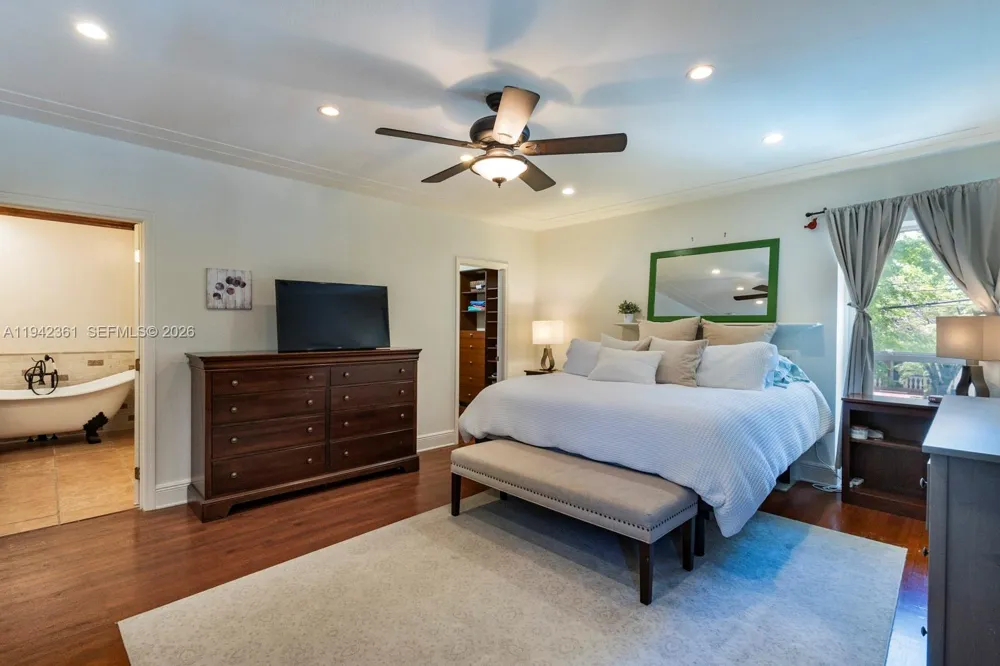 360 SW 28th Rd Miami, FL 33129