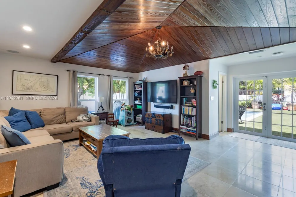 360 SW 28th Rd Miami, FL 33129