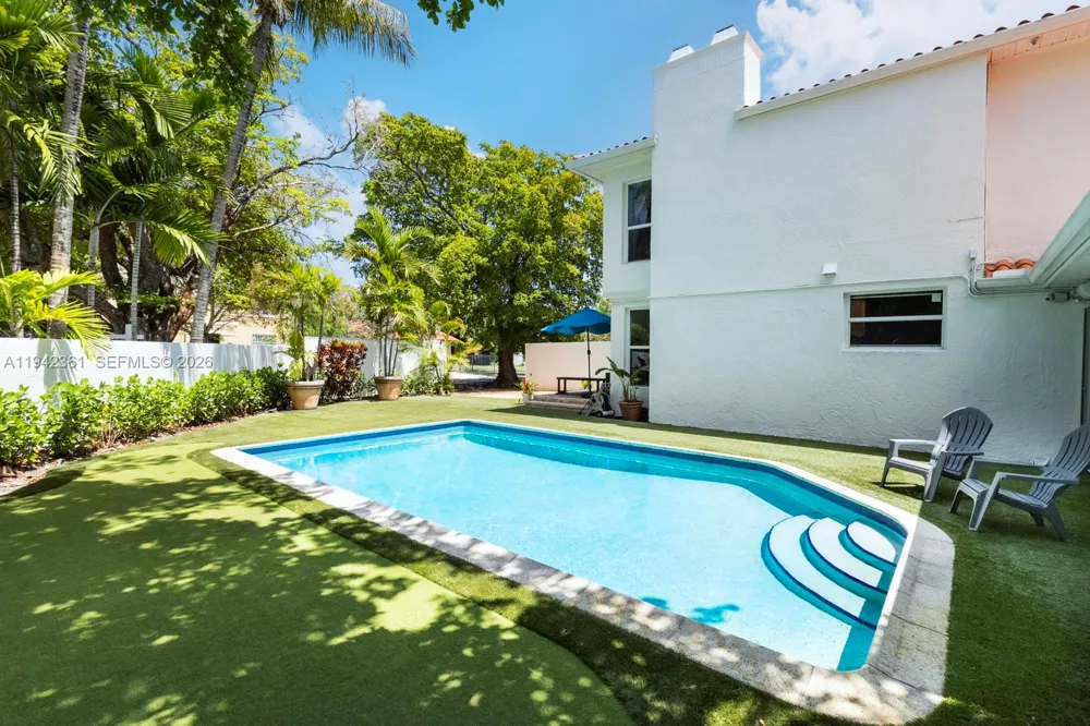 360 SW 28th Rd Miami, FL 33129